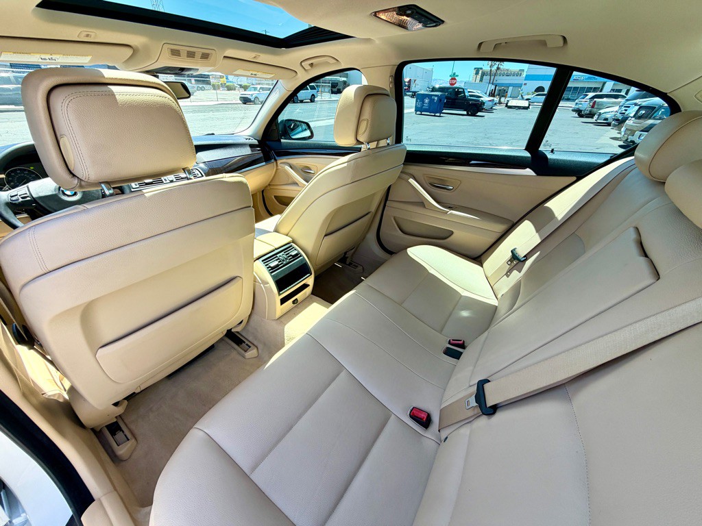2012 BMW 5 Series Image 17