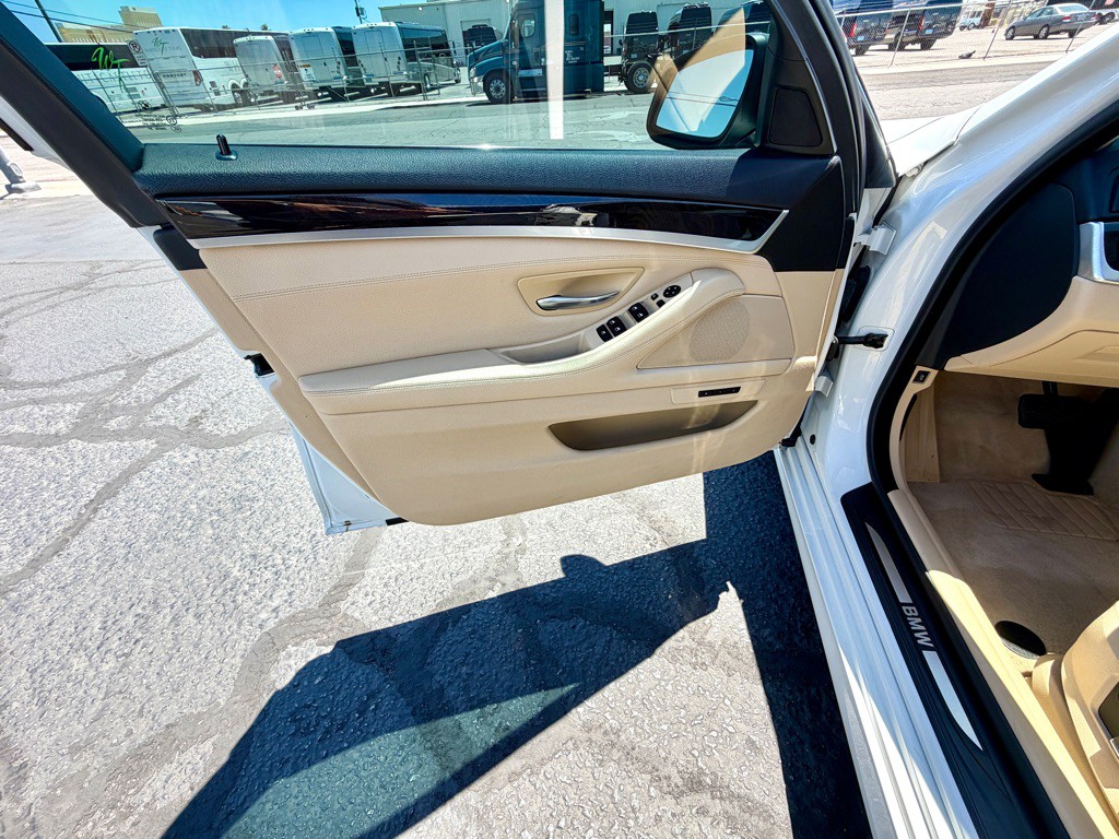 2012 BMW 5 Series Image 32