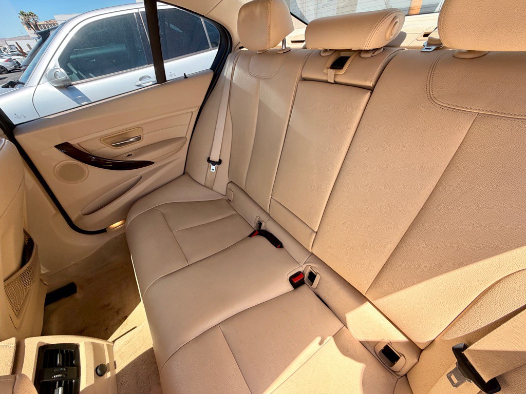 2014 BMW 3 Series Image 20