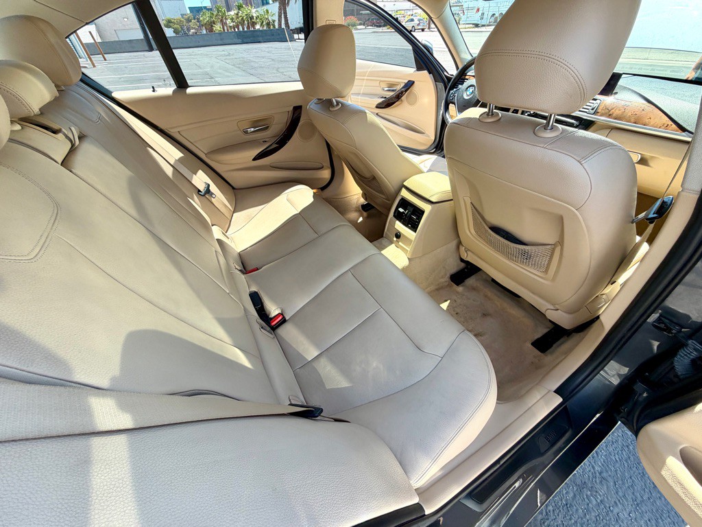 2014 BMW 3 Series Image 22