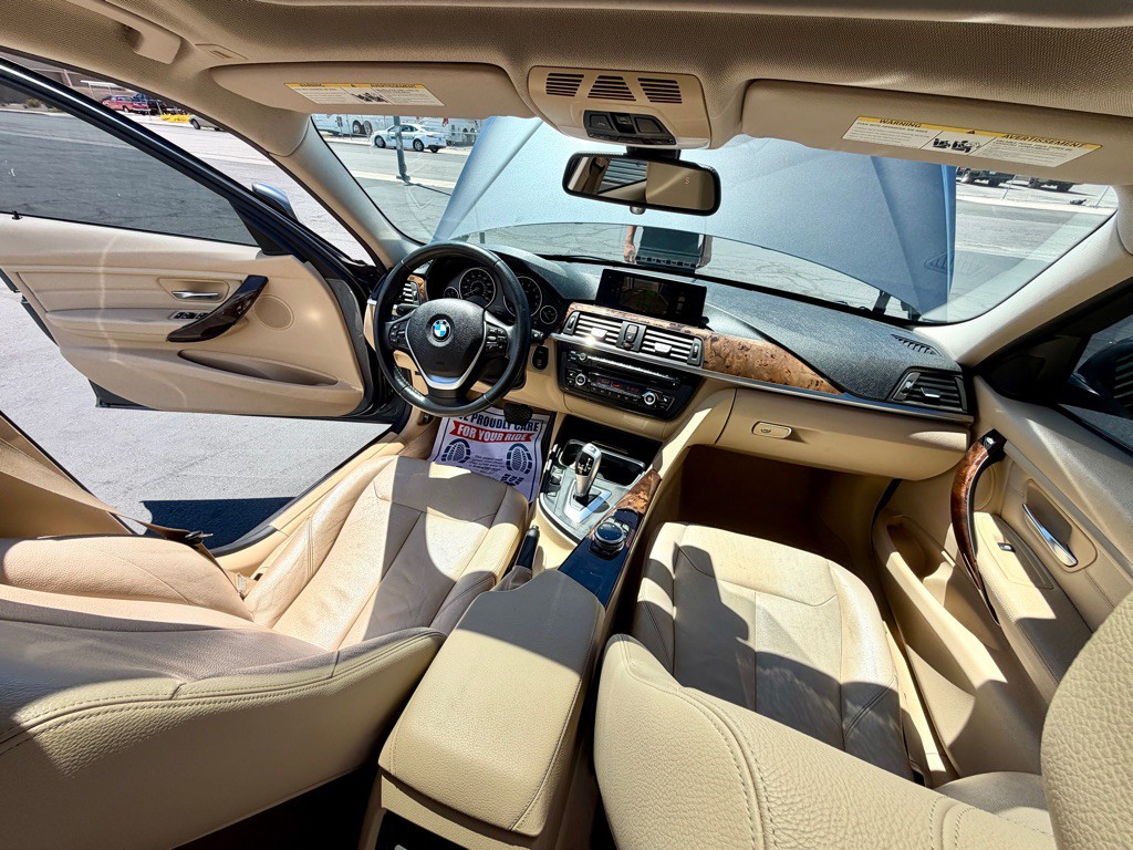 2014 BMW 3 Series Image 24