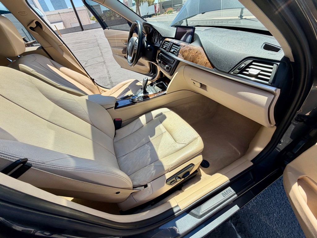 2014 BMW 3 Series Image 25
