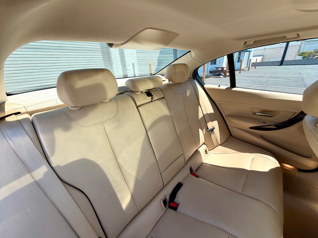 2014 BMW 3 Series Image 26