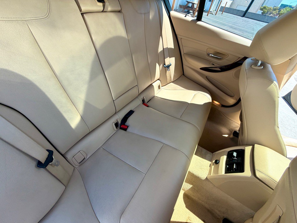 2014 BMW 3 Series Image 27