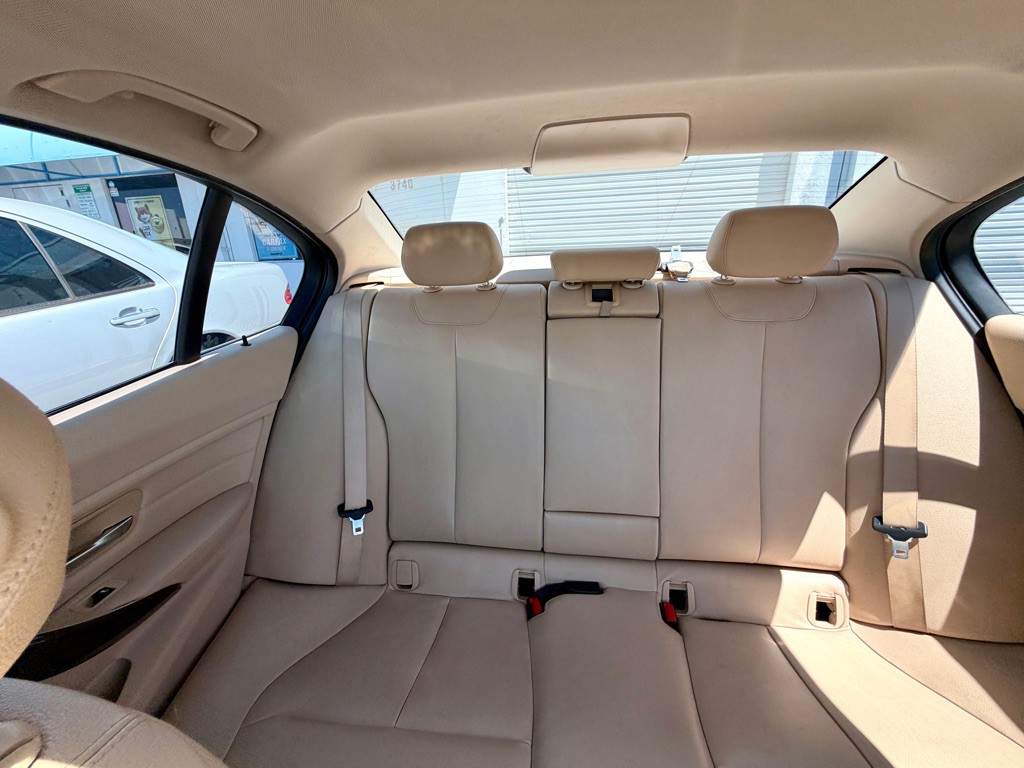 2014 BMW 3 Series Image 39