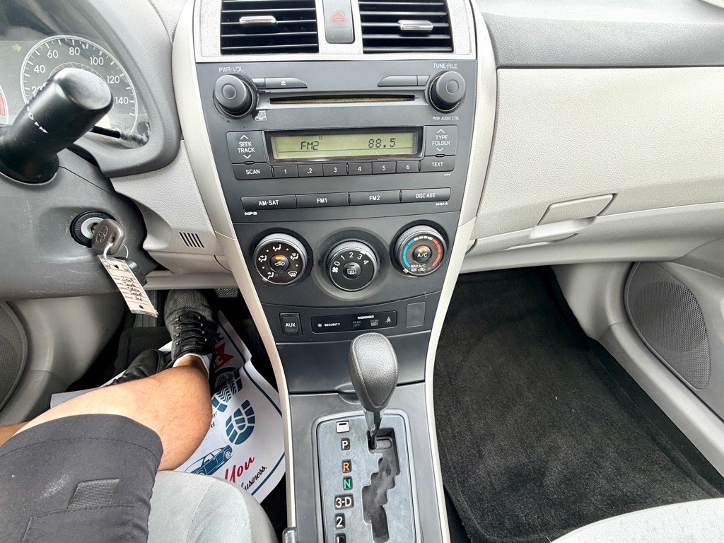 2009 Toyota Corolla Image 32