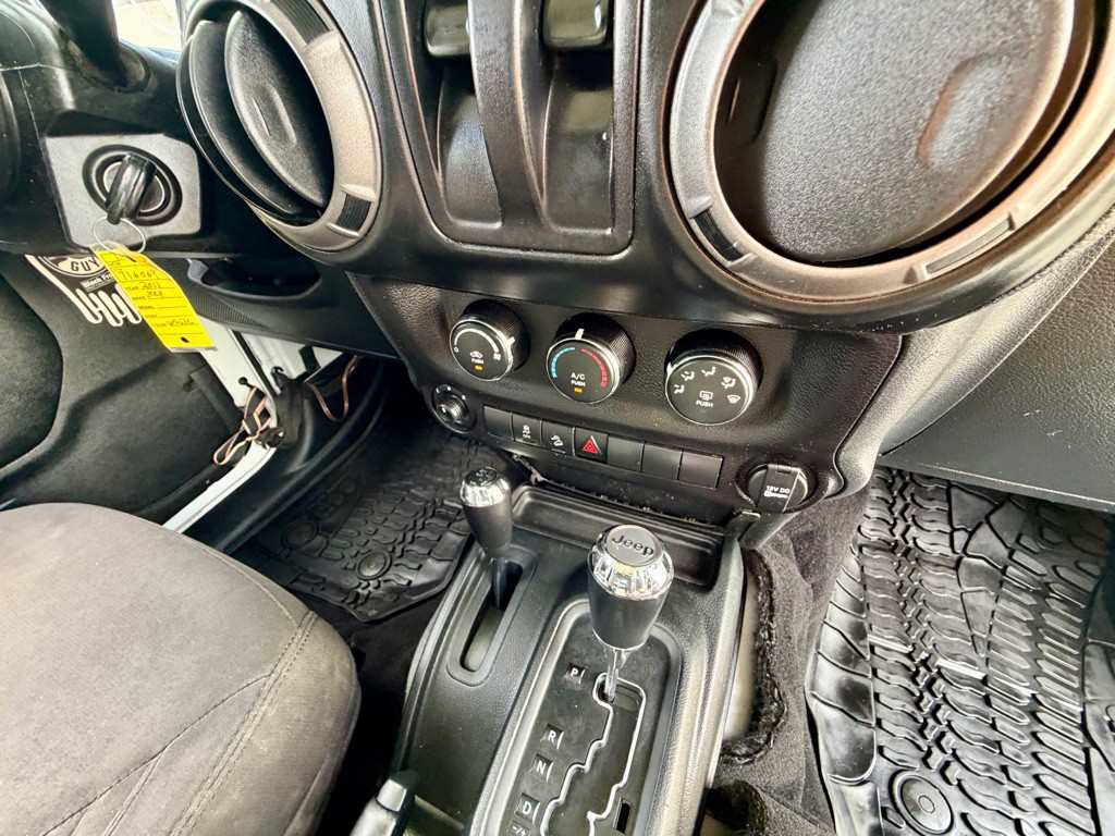 2017 Jeep Wrangler Image 28