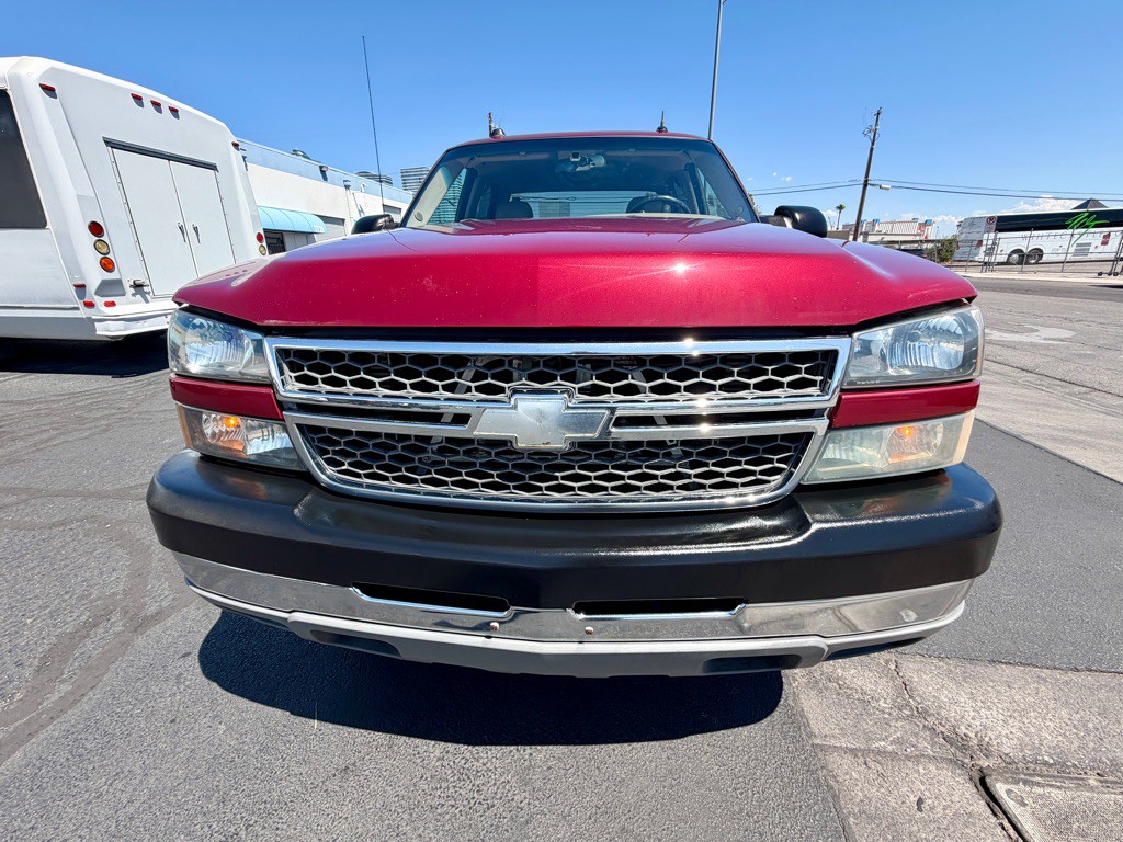 2005 Chevrolet Silverado 1500 Image 2