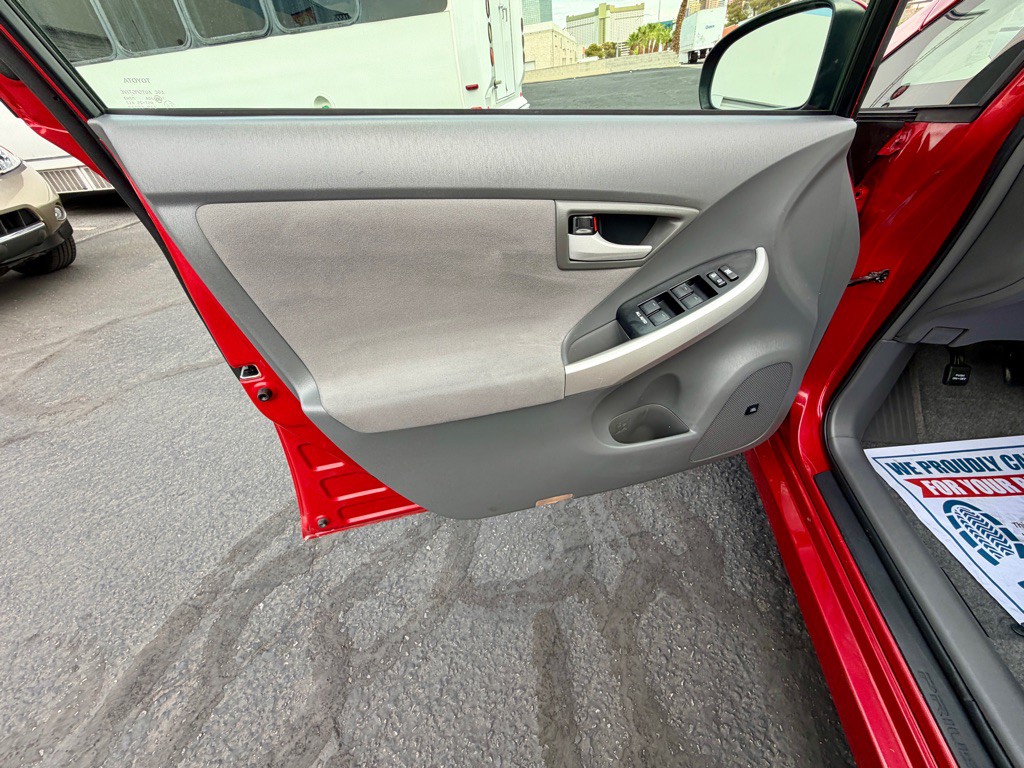 2010 Toyota Prius Image 11