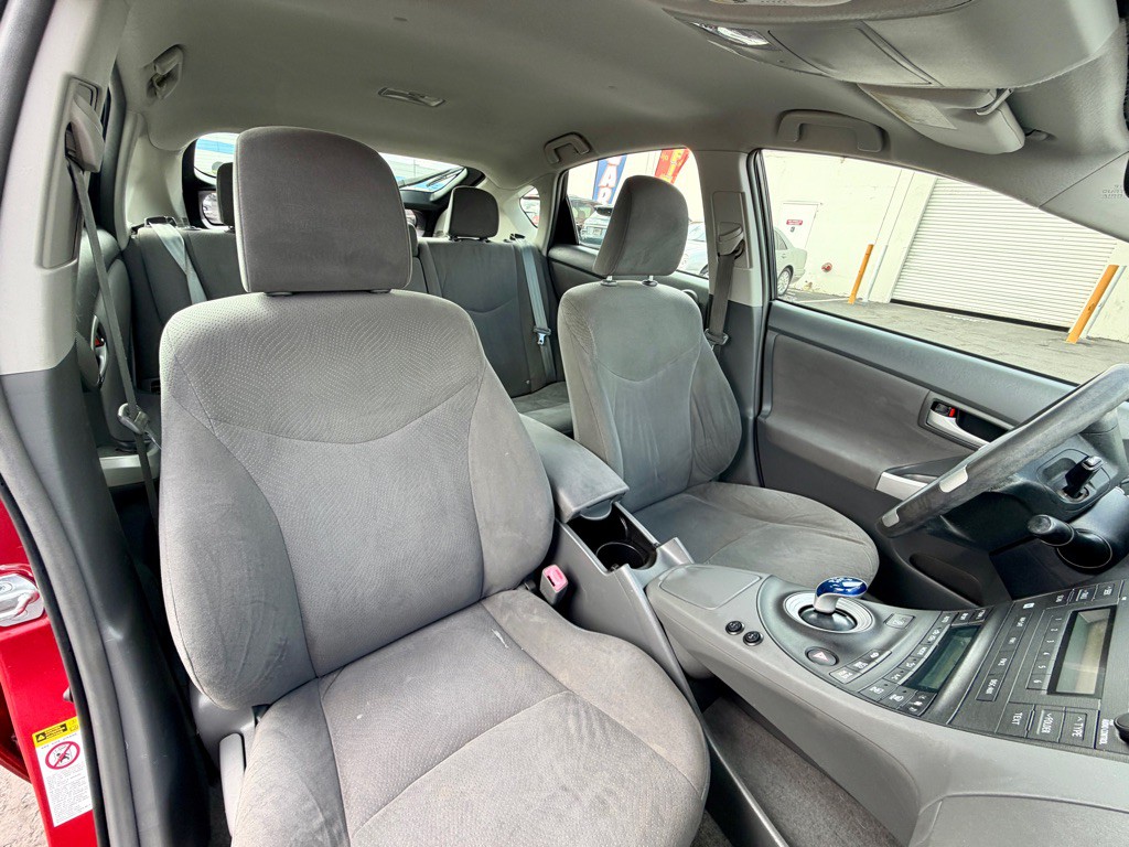 2010 Toyota Prius Image 32