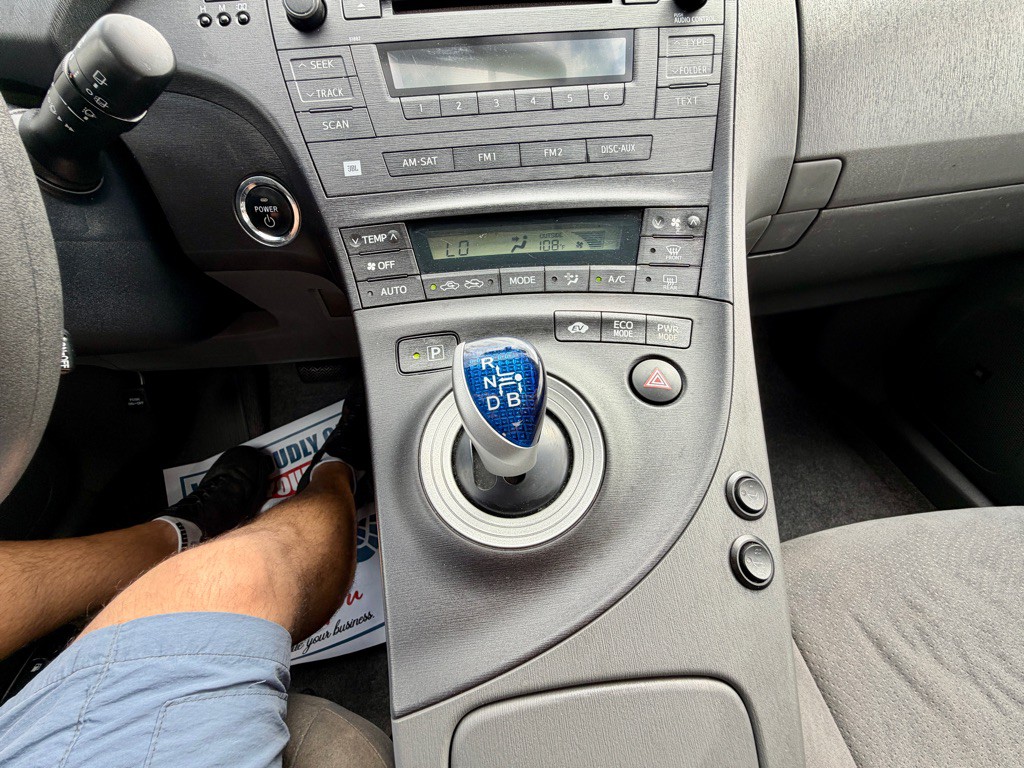 2010 Toyota Prius Image 35