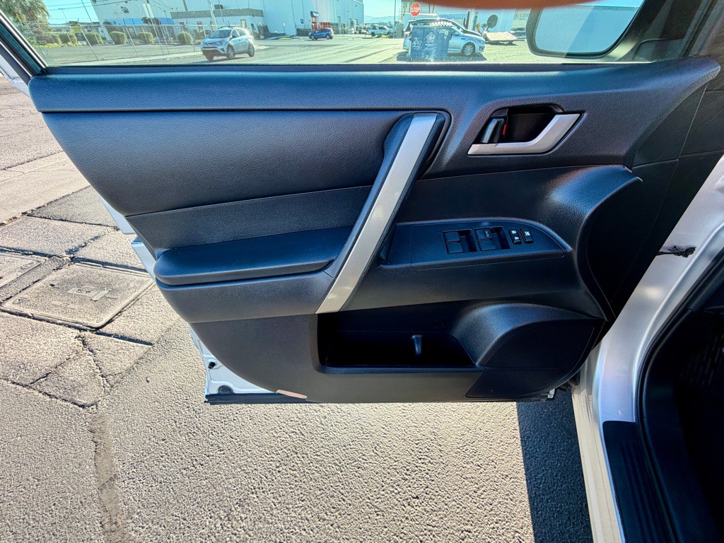 2013 Toyota Highlander Image 12