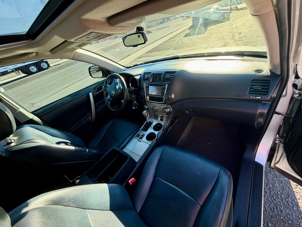 2013 Toyota Highlander Image 30