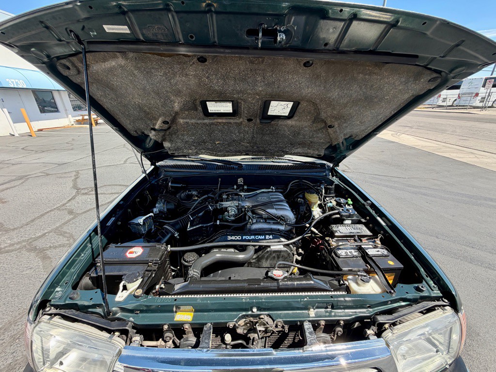 2000 Toyota 4Runner Image 13