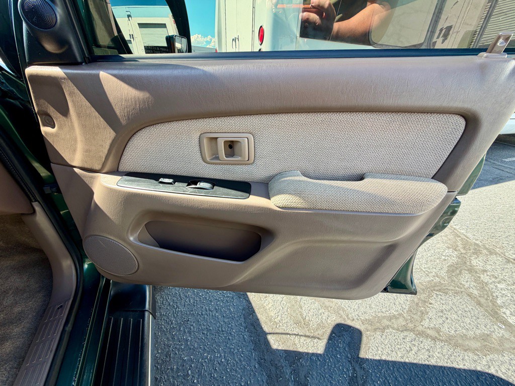 2000 Toyota 4Runner Image 23