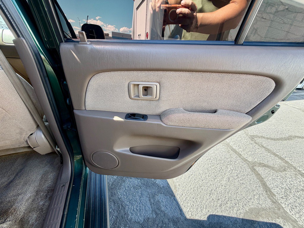 2000 Toyota 4Runner Image 28