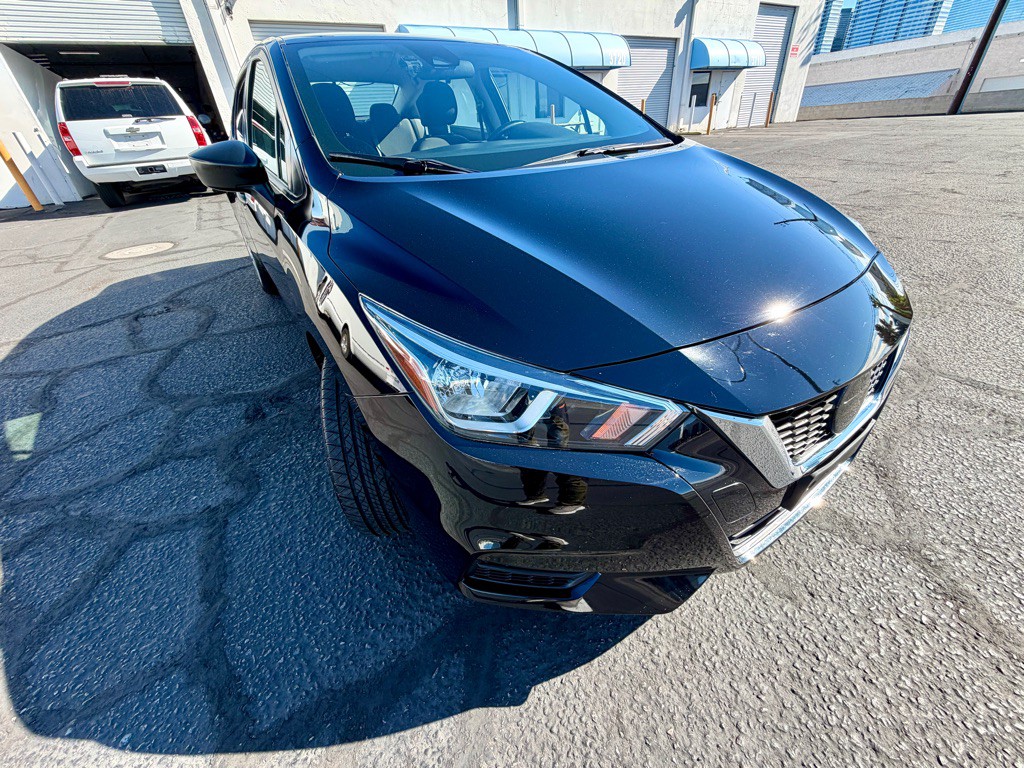 2021 Nissan Versa Image 3