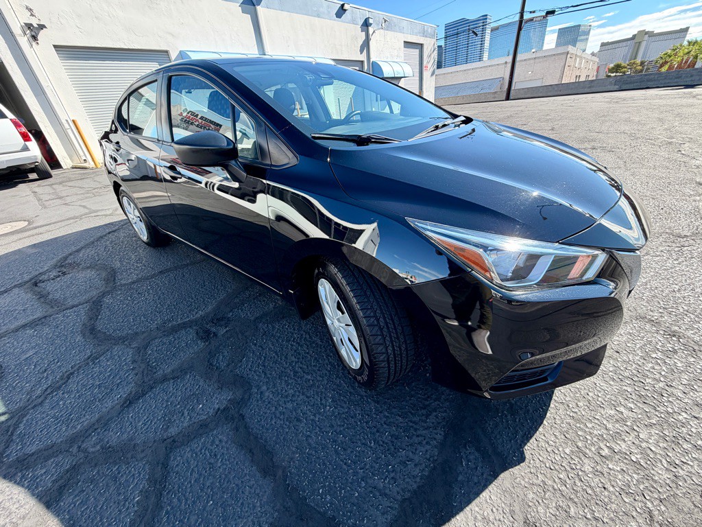 2021 Nissan Versa Image 4