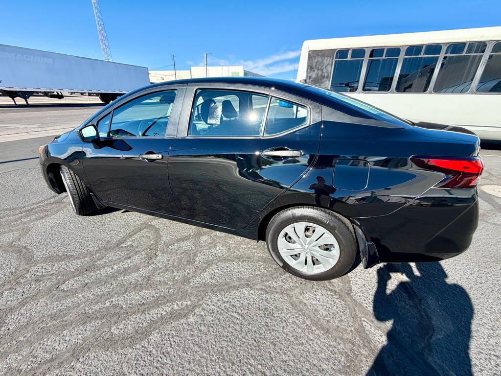 2021 Nissan Versa Image 7