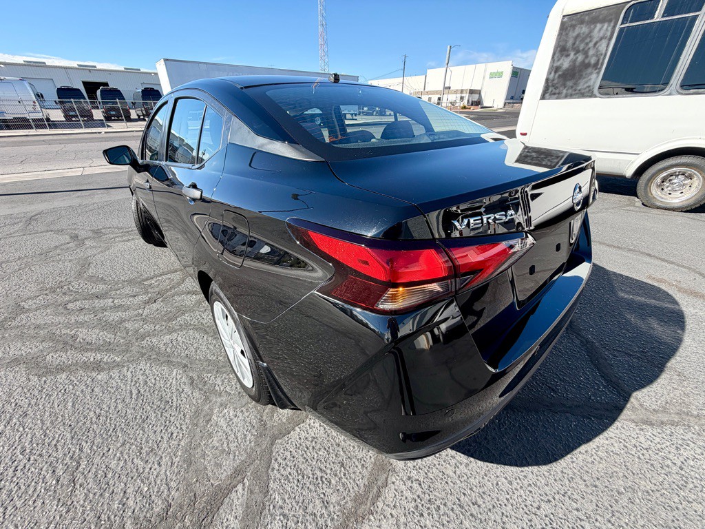 2021 Nissan Versa Image 10