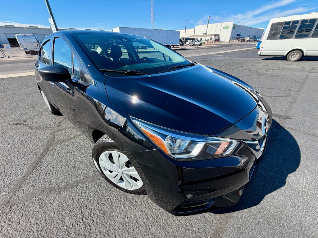 2021 Nissan Versa Image 11