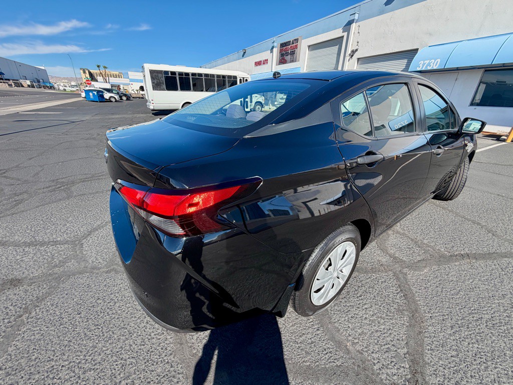 2021 Nissan Versa Image 13