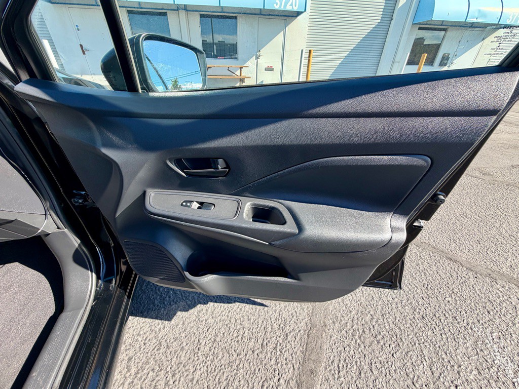 2021 Nissan Versa Image 15