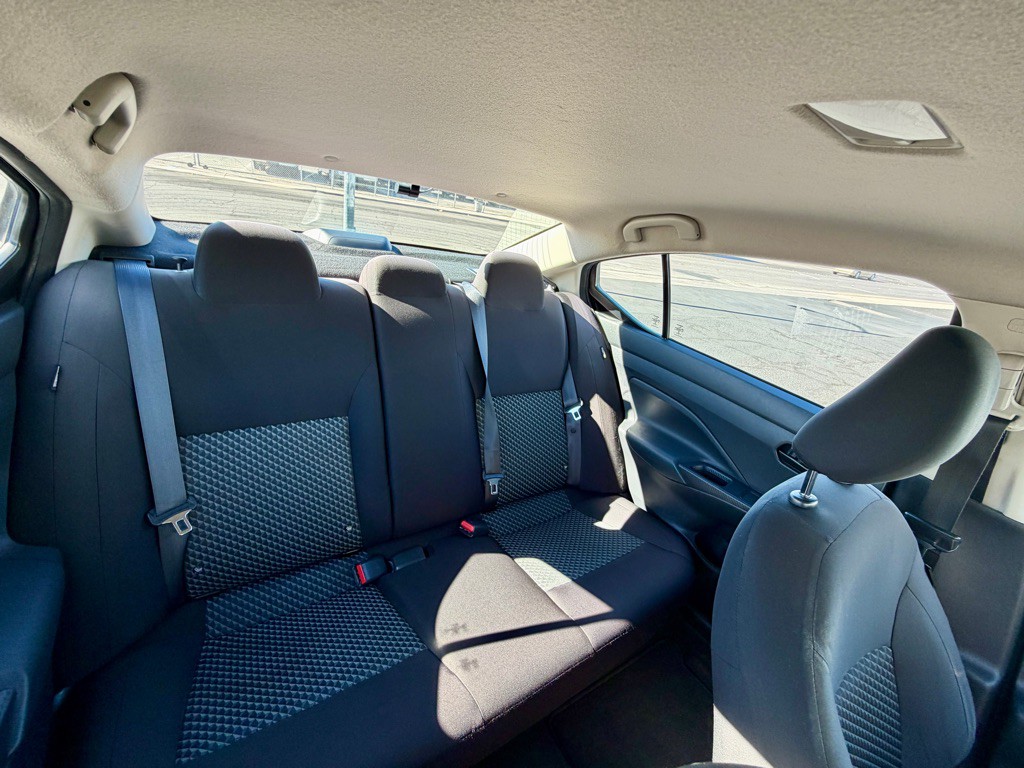 2021 Nissan Versa Image 18