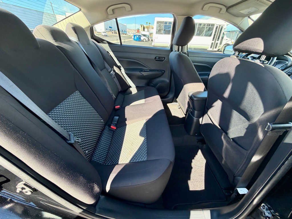 2021 Nissan Versa Image 20