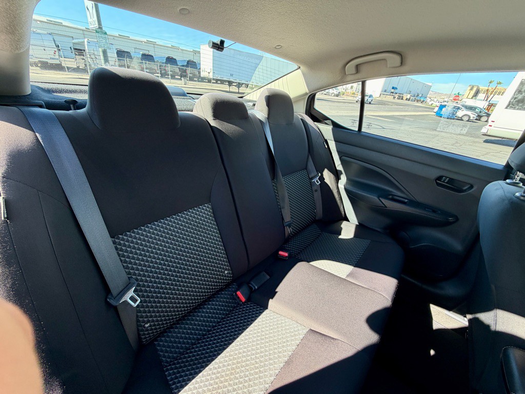 2021 Nissan Versa Image 23