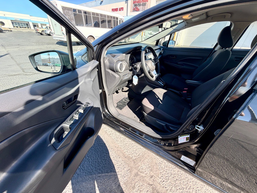2021 Nissan Versa Image 33