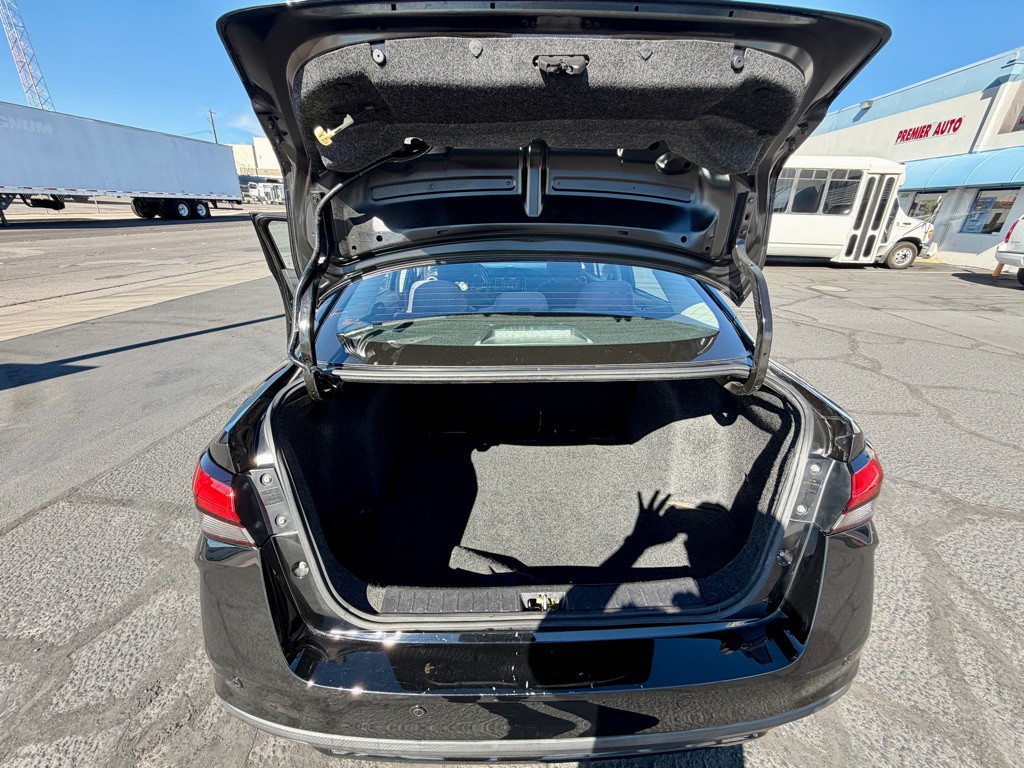 2021 Nissan Versa Image 38