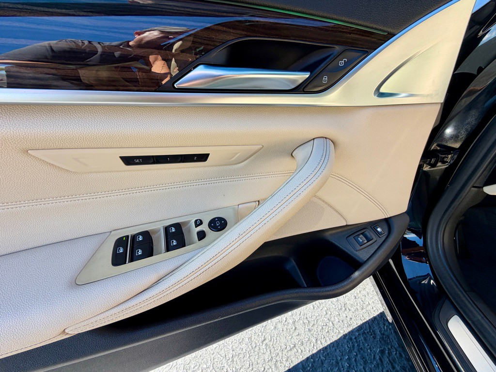 2019 BMW 5 Series Image 17