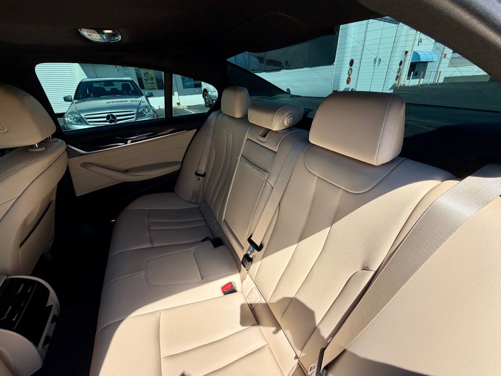 2019 BMW 5 Series Image 19