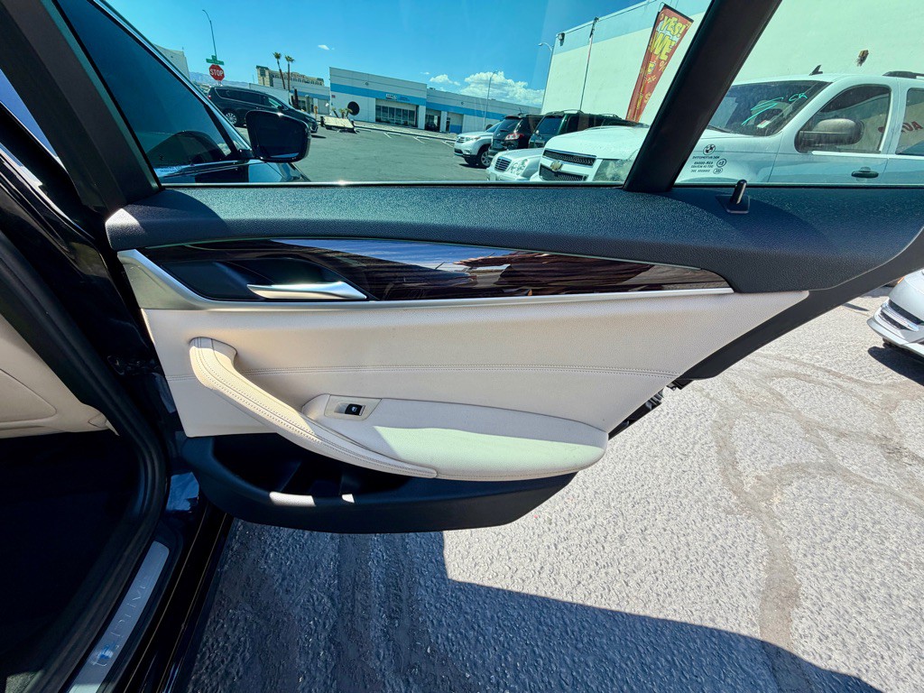 2019 BMW 5 Series Image 38
