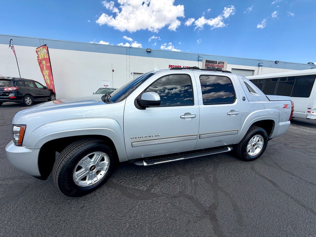 2013 Chevrolet Avalanche Image 4