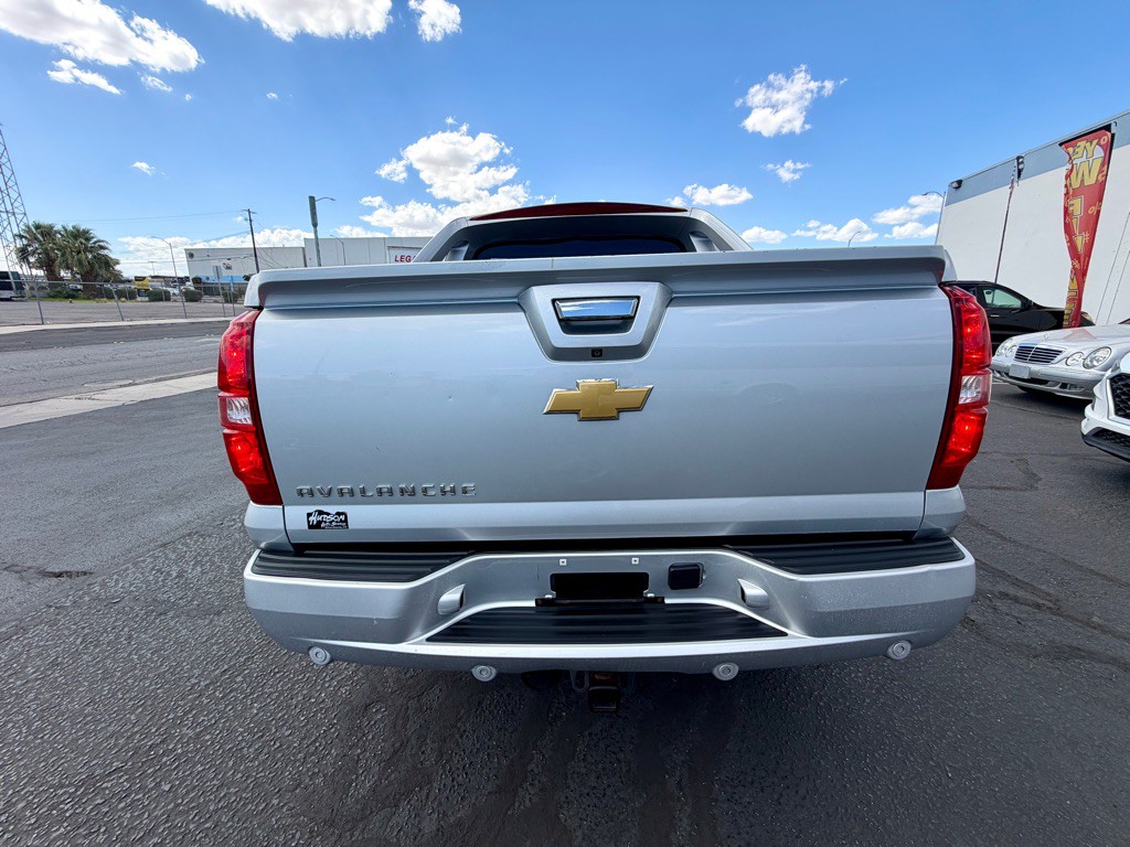 2013 Chevrolet Avalanche Image 5