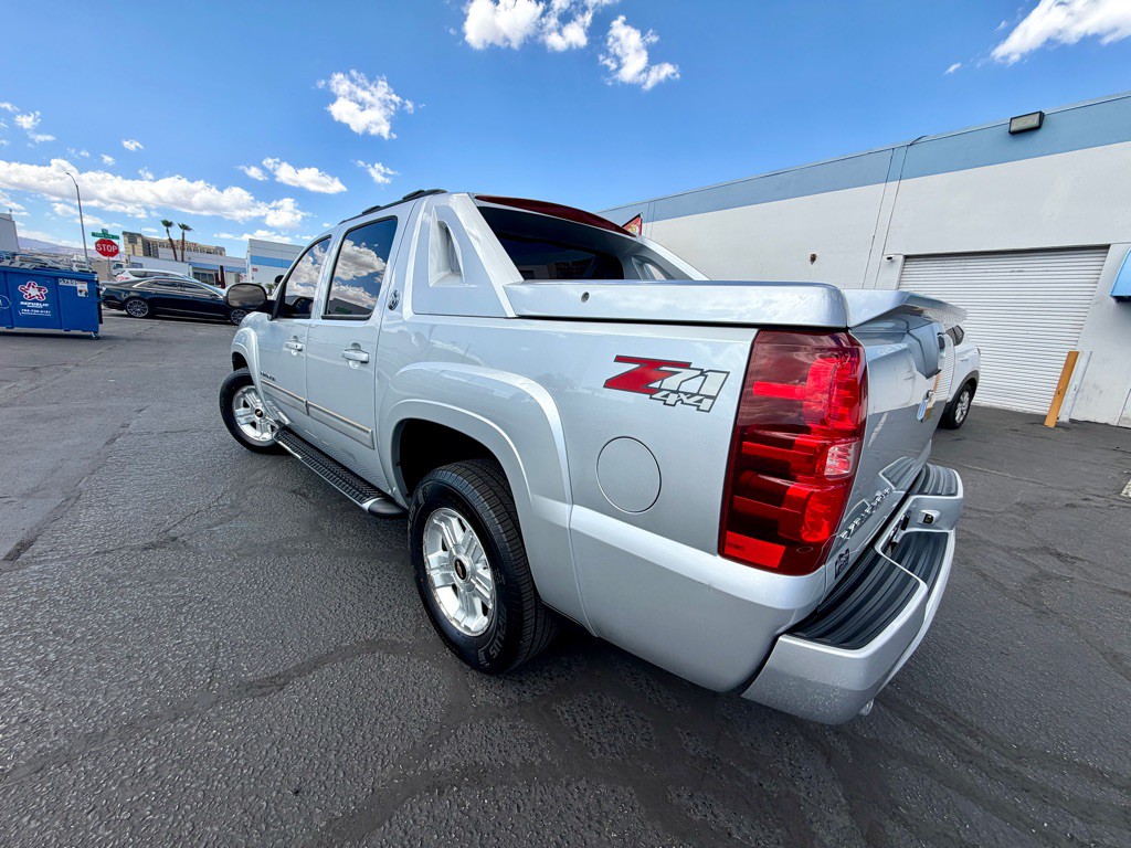 2013 Chevrolet Avalanche Image 6
