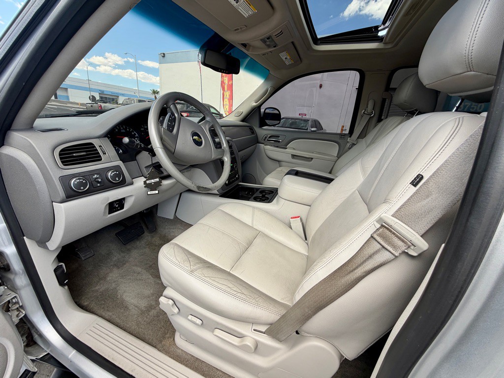 2013 Chevrolet Avalanche Image 13