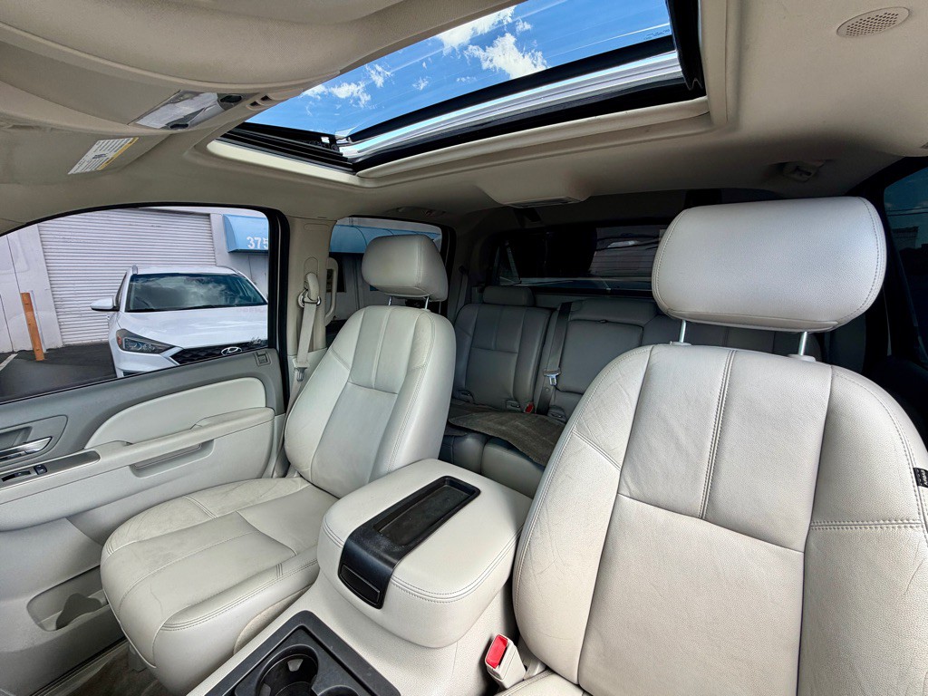2013 Chevrolet Avalanche Image 17