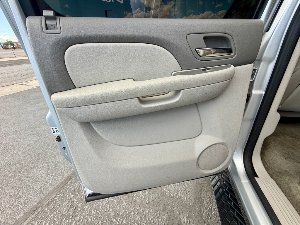 2013 Chevrolet Avalanche Image 18