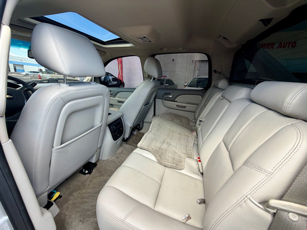 2013 Chevrolet Avalanche Image 19