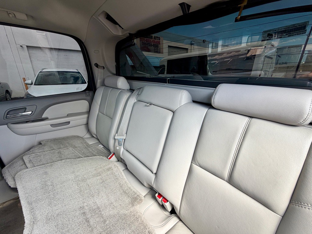 2013 Chevrolet Avalanche Image 22