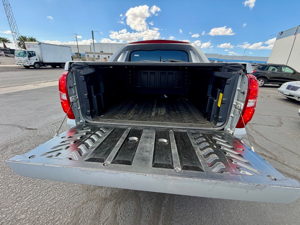 2013 Chevrolet Avalanche Image 24