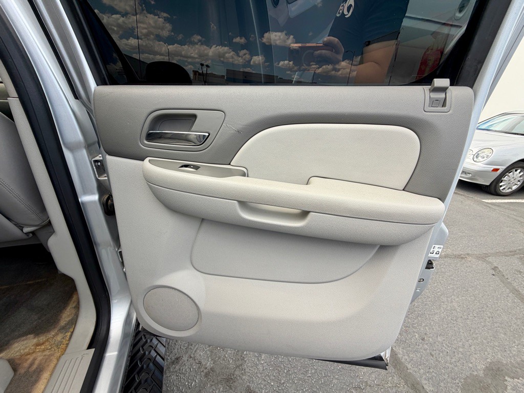 2013 Chevrolet Avalanche Image 25