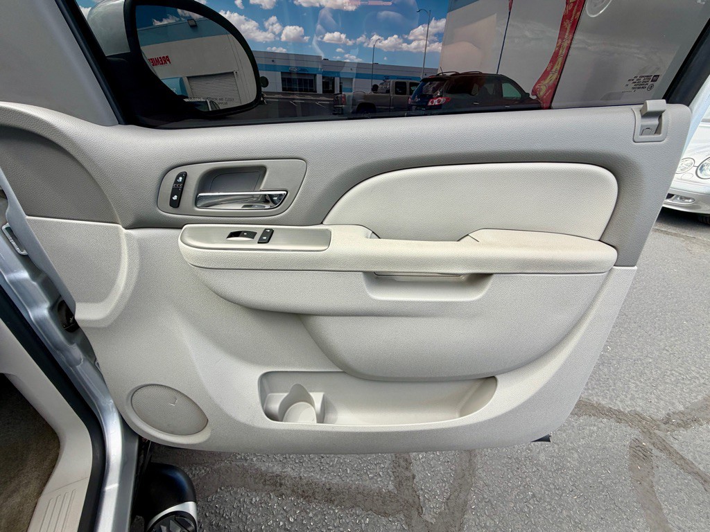 2013 Chevrolet Avalanche Image 30
