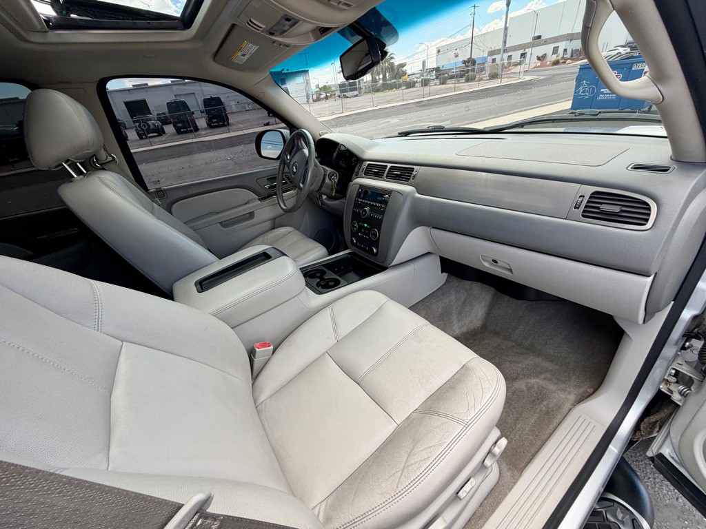 2013 Chevrolet Avalanche Image 31