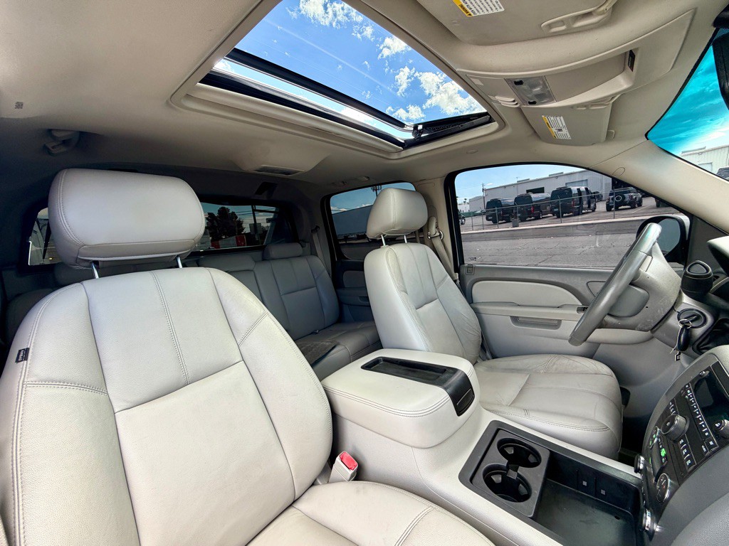 2013 Chevrolet Avalanche Image 35