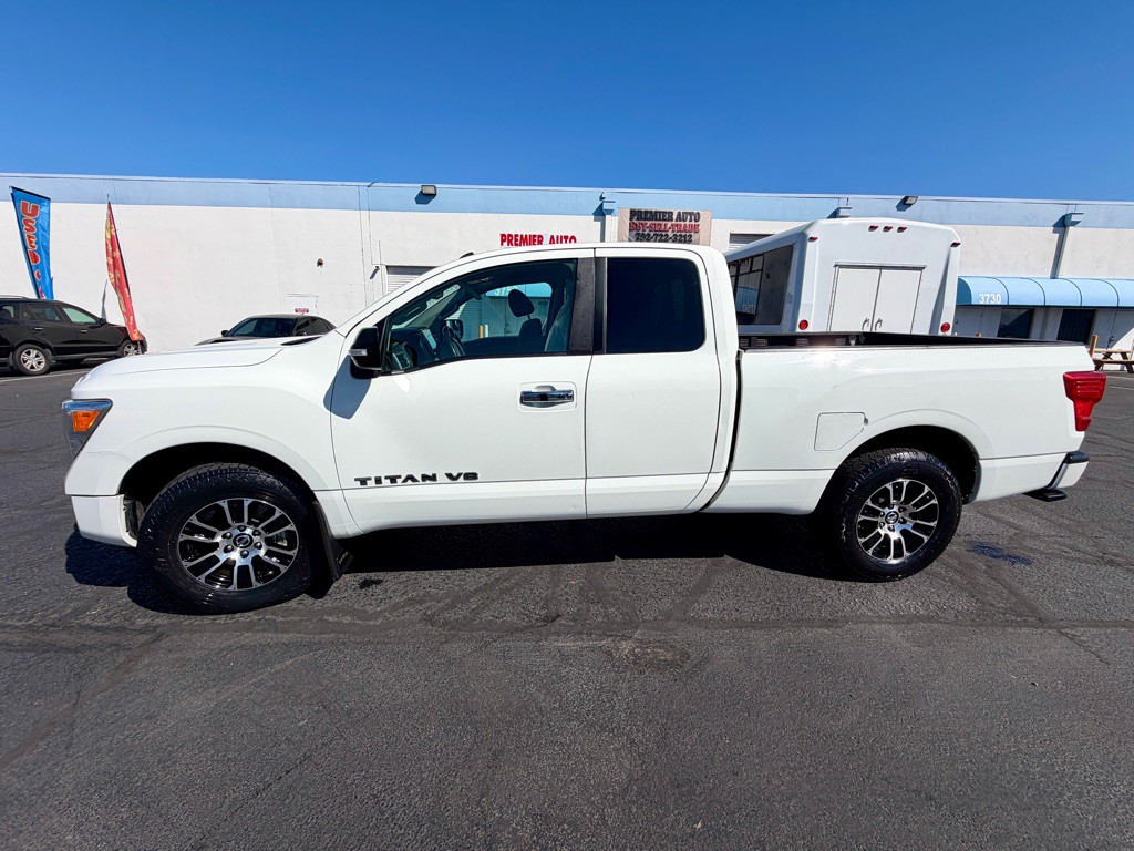 2020 Nissan Titan Image 2