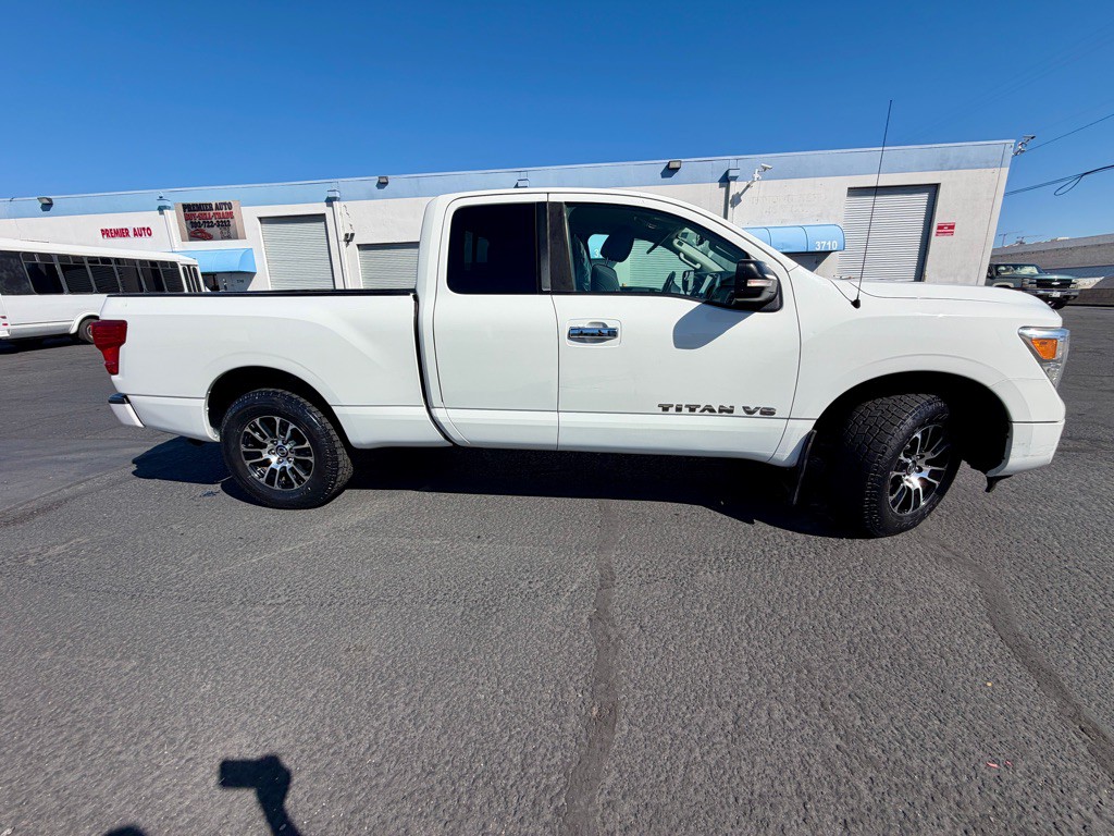 2020 Nissan Titan Image 14